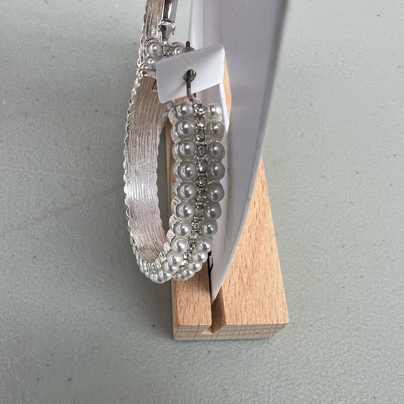 Forever 21 Elegant Silver & Pearl Earrings – NWT - Picture 3 of 9